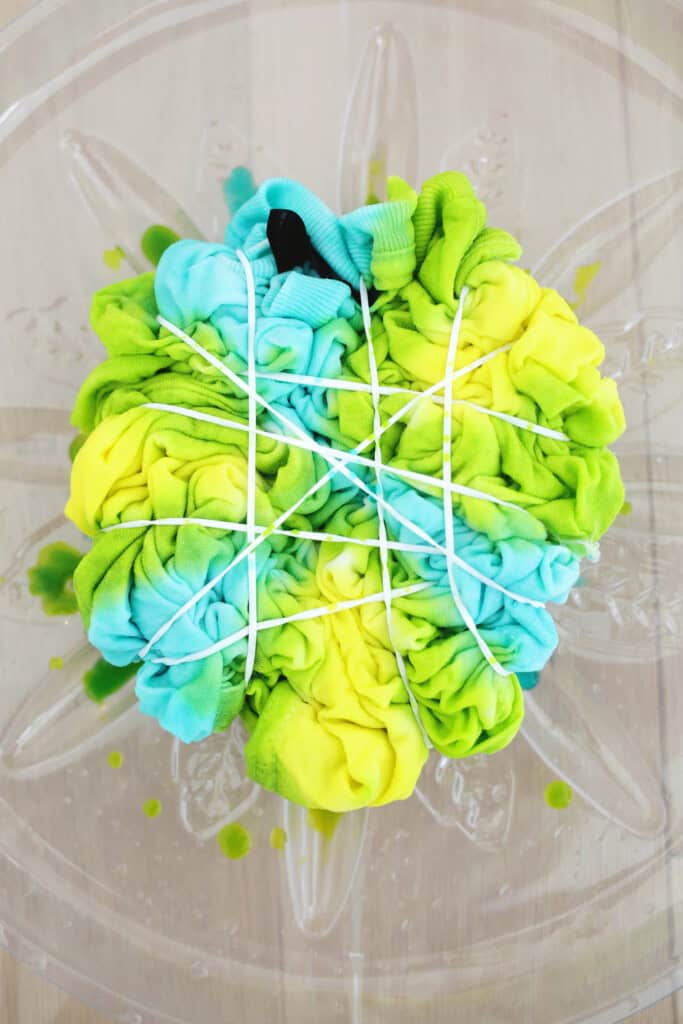 tie dye scrunch pattern