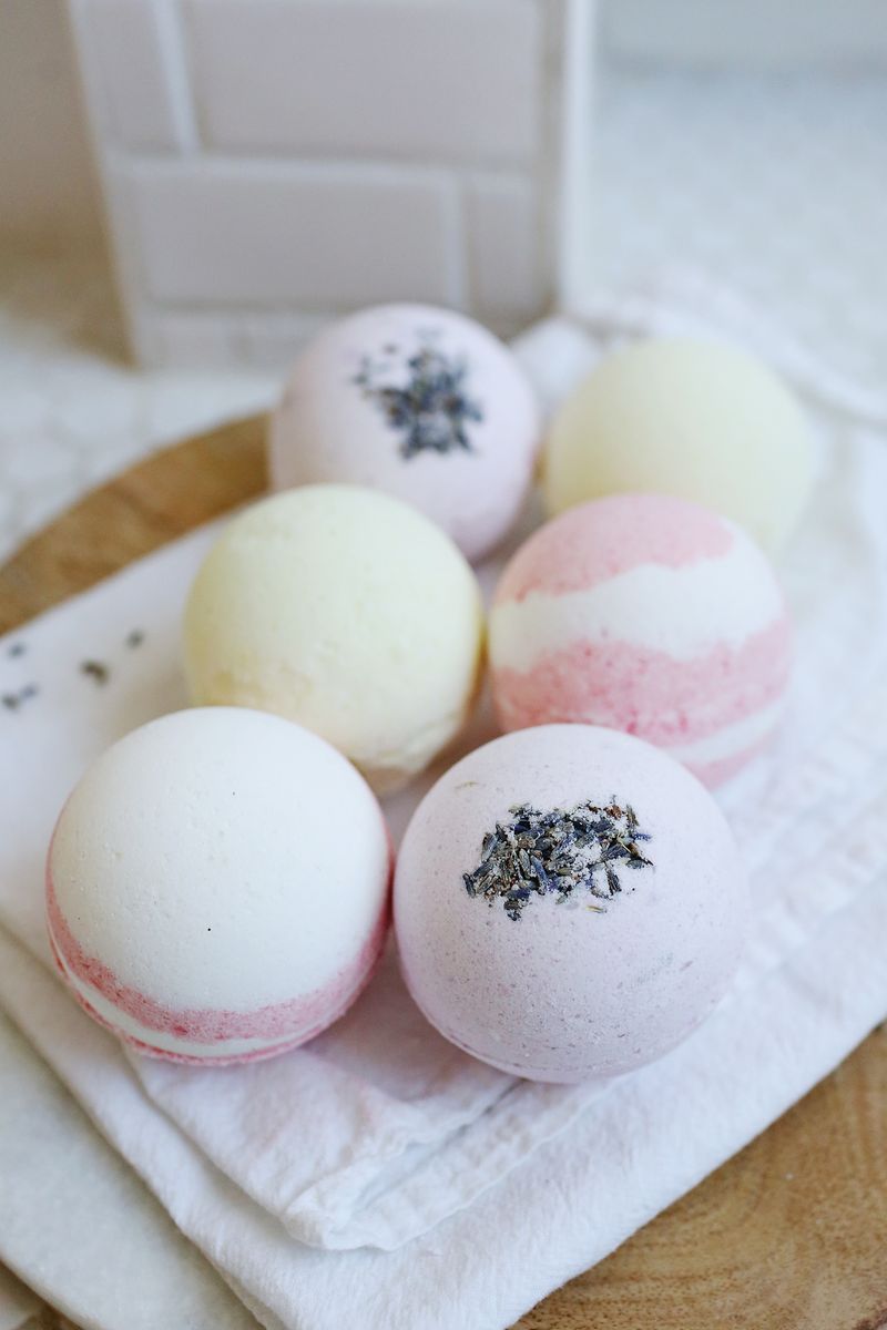 6 homemade bath bombs on a towel